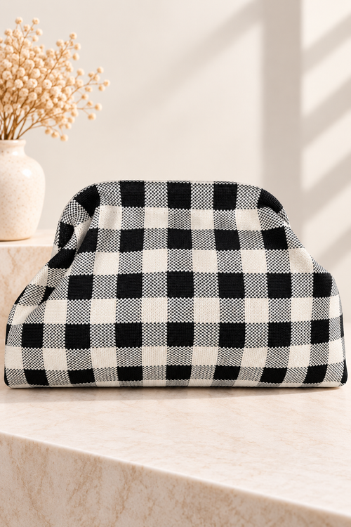 Bolso clutch cuadros blanco y negro vista frontal