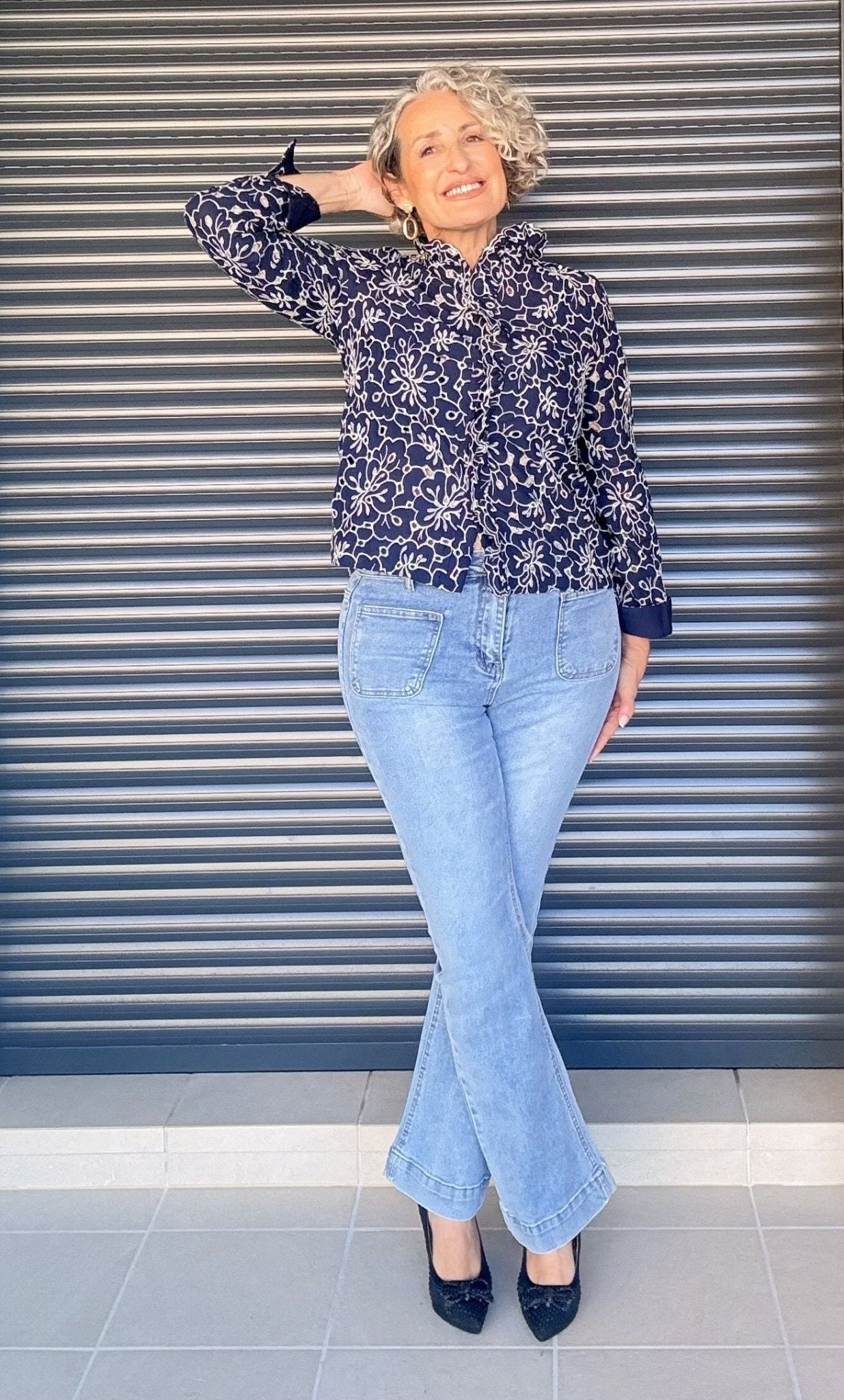 Blusa Perforada Blanca Bordada en Azul - Siro Modas