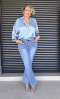 Jeans Celeste con Corte Campana