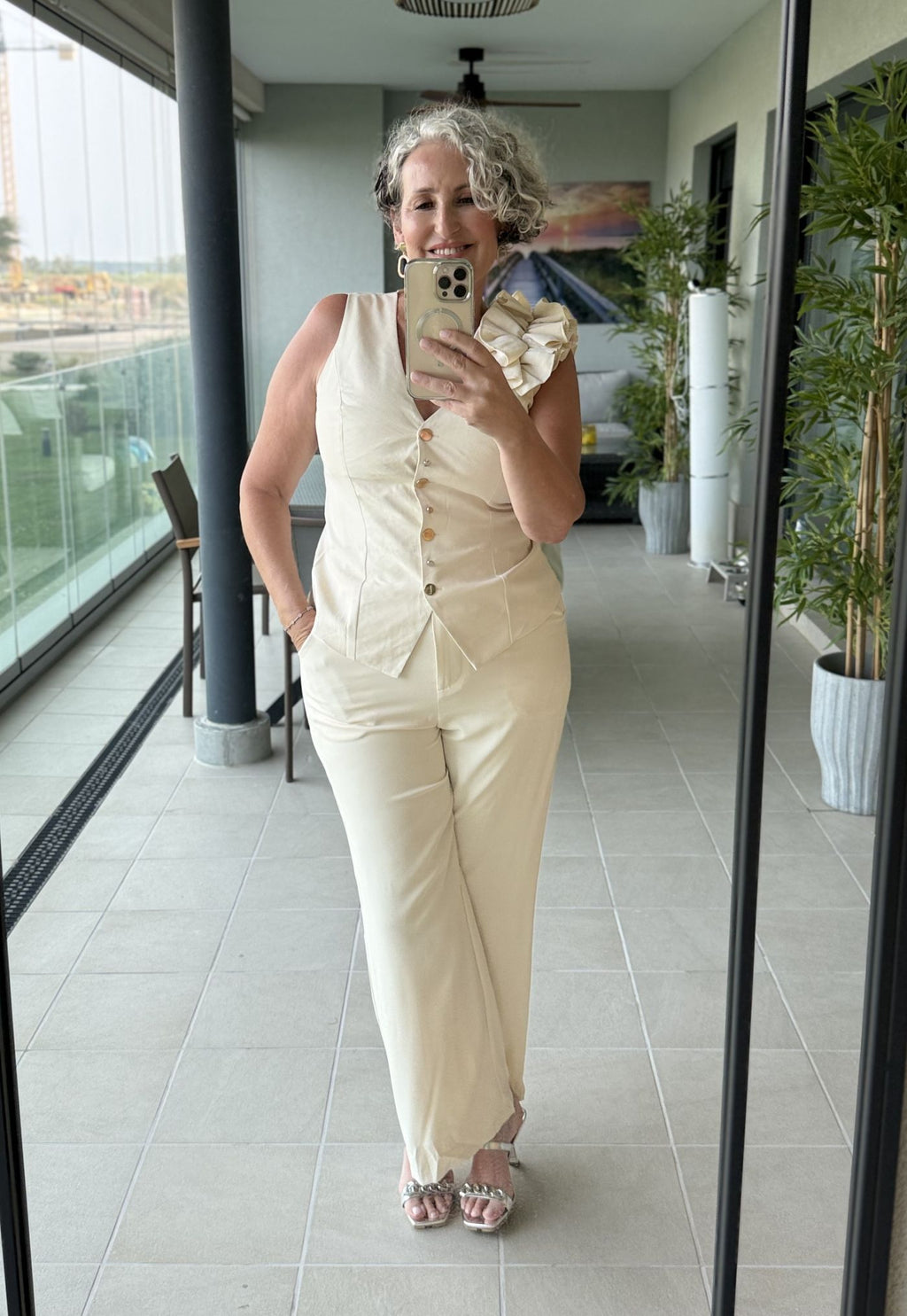 Completo due pezzi gilet e pantalone beige