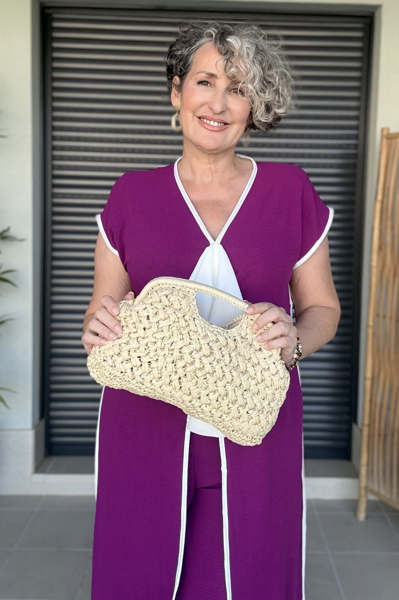 Bolso Rafia Trenzada con Cadena Dorada