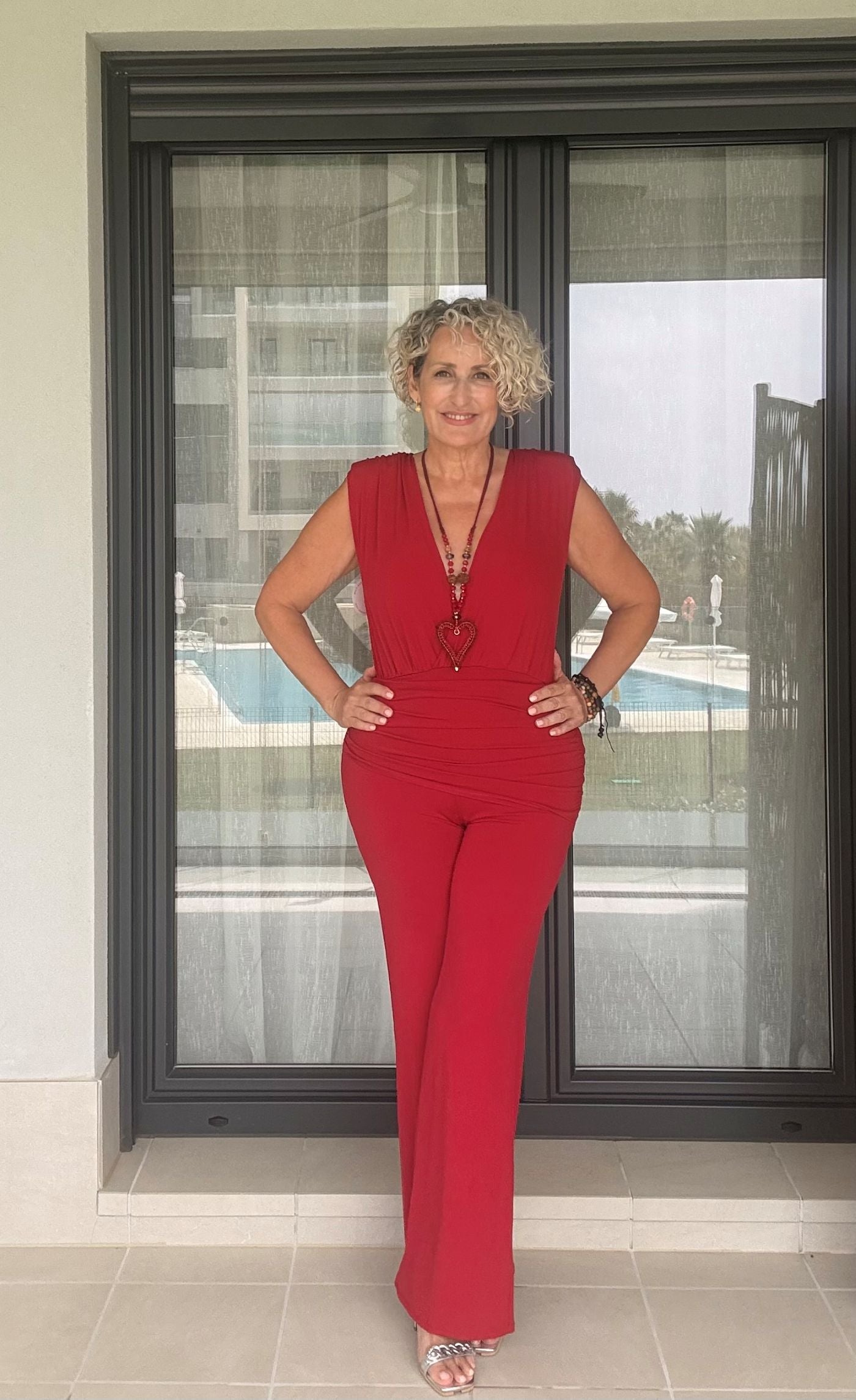 Mono Rojo Palazzo Escote en V con Hombreras y Drapeado en Cintura