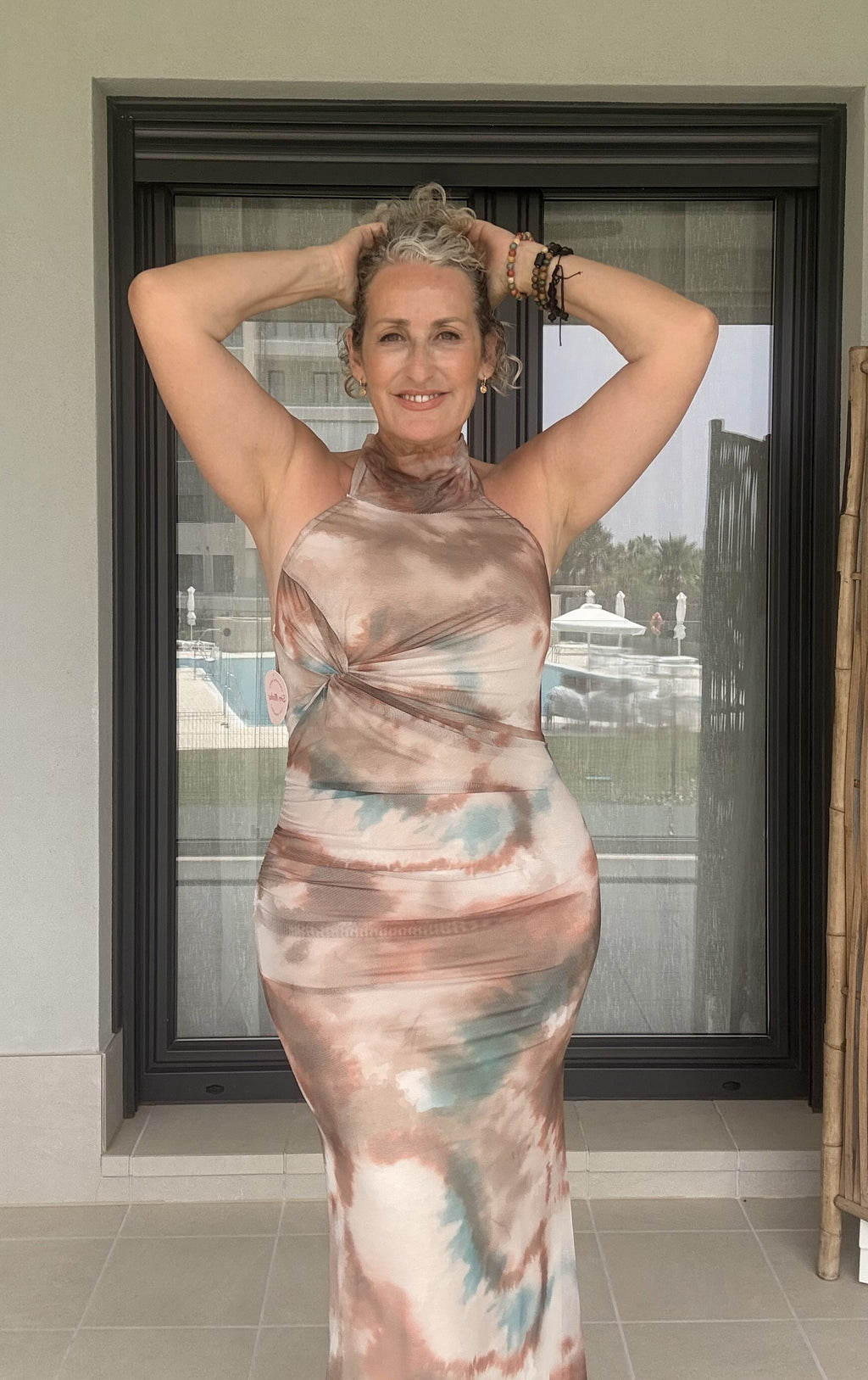 Vestido Halter Maxi Tie-Dye Tonos Tierra con Nudo en el Pecho