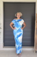 Vestido Largo Azul Estampado Degradado con Escote Bardot y Abertura Trasera
