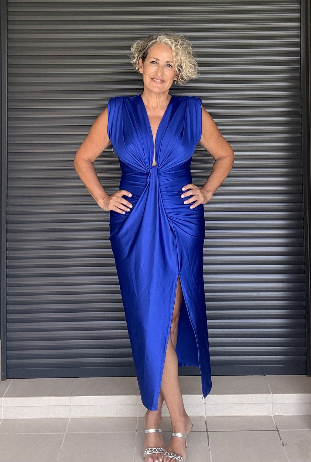 Vestido Diva Azul con Raja Delantera