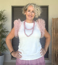T-shirt basic bianca con maniche in tulle rosa