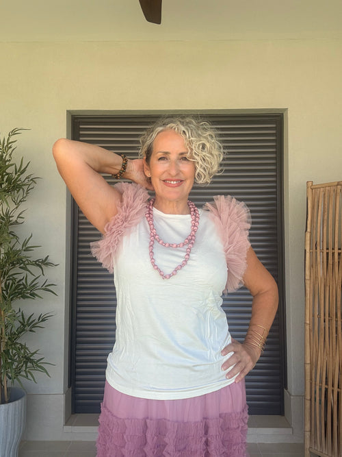 Camiseta Básica Blanca con Mangas de Tul Rosa