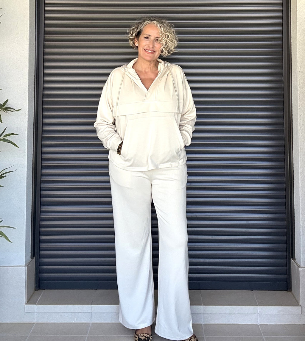 Pantalón Beige Pata Ancha con Bolsillos Laterales