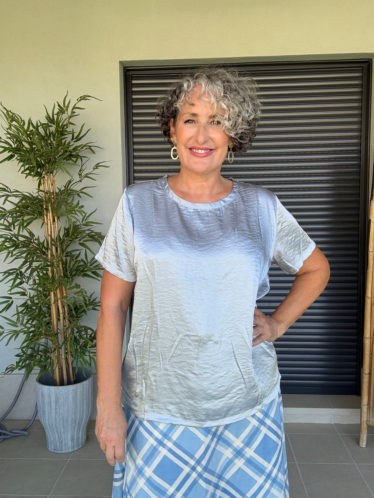 Blusa Satinada Gris Plata