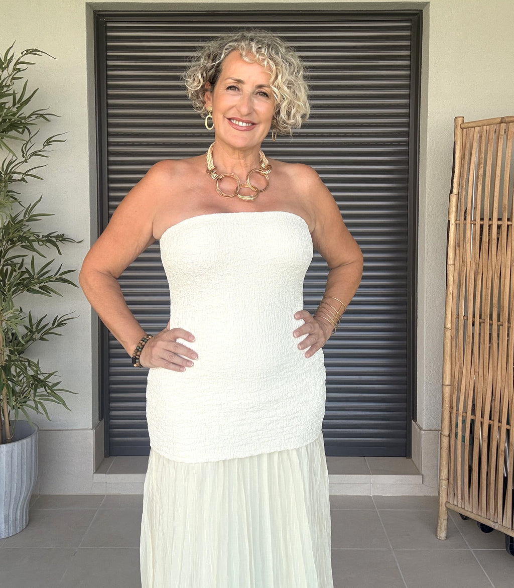 Vestido Beige Palabra de Honor con Plisado