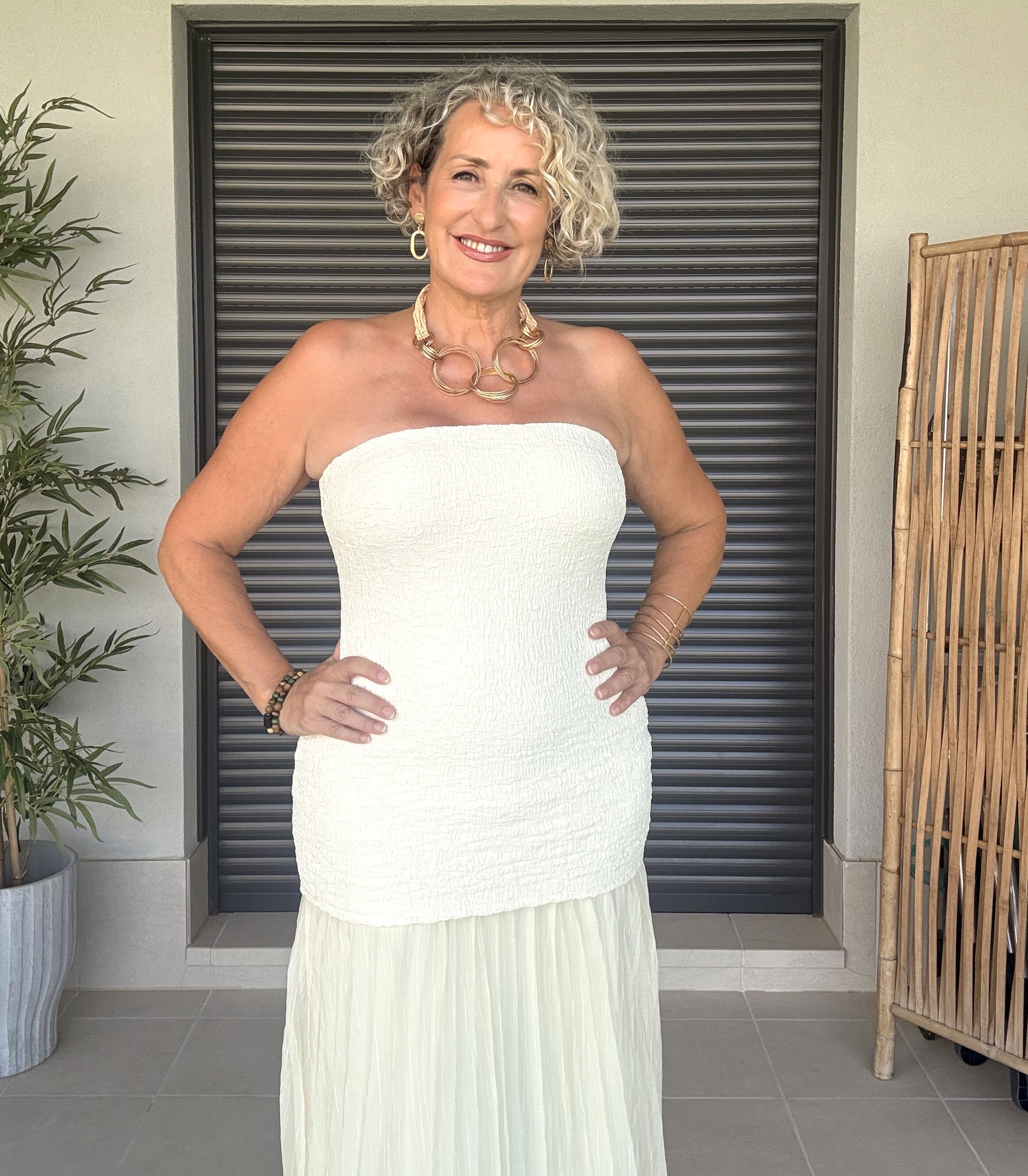 Vestido Beige Palabra de Honor con Plisado