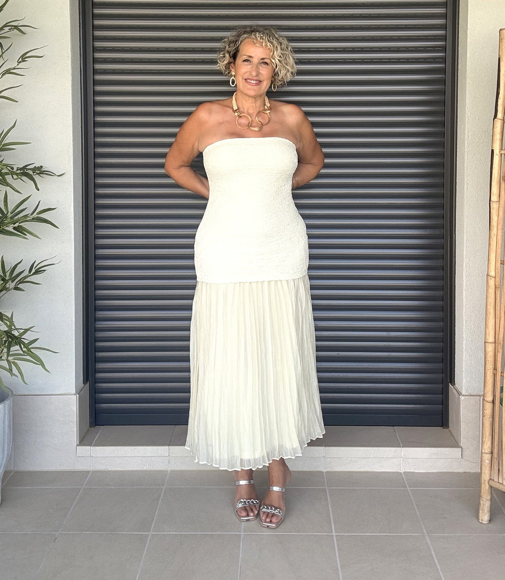 Vestido Beige Palabra de Honor con Plisado