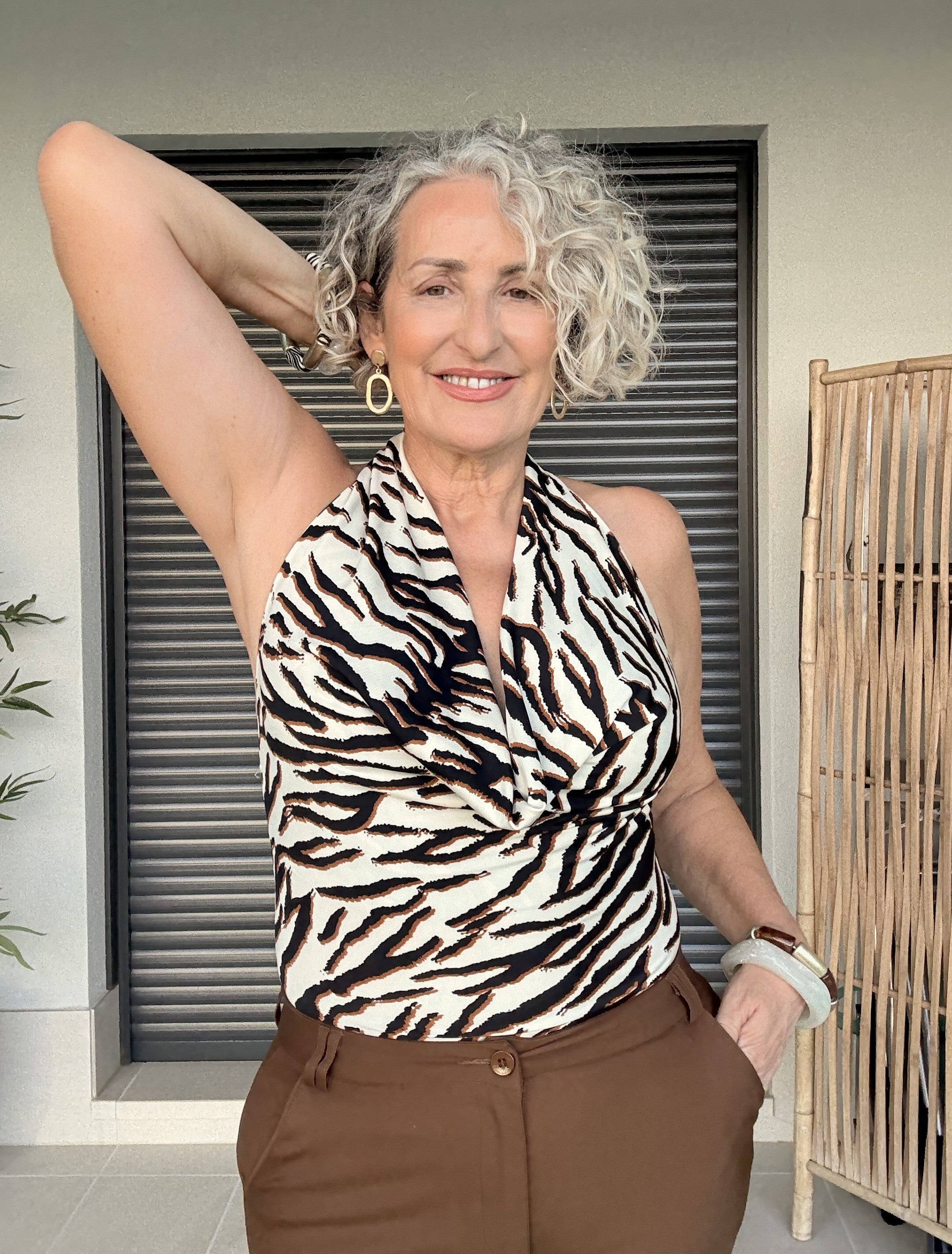 Top Halter Animal Print Blanco y Negro con Blonda en Escote V
