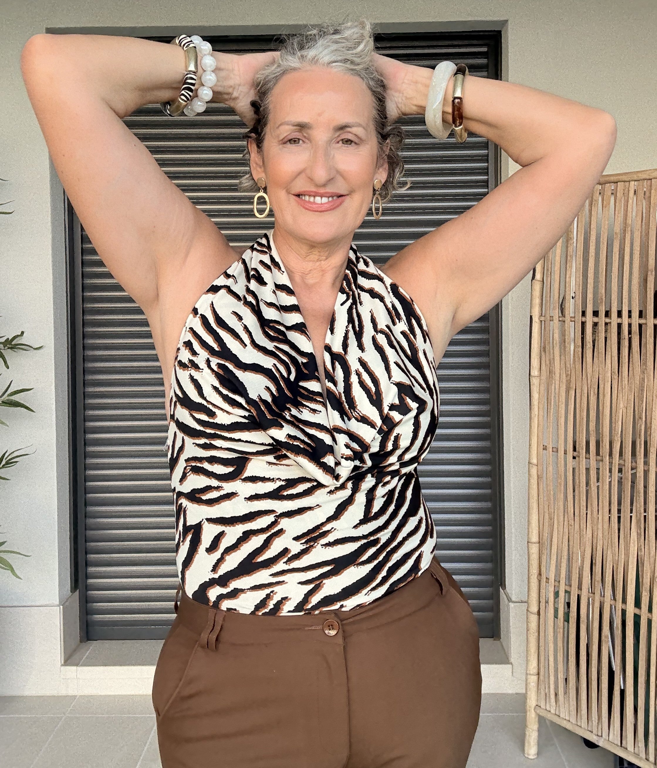 Top Halter Animal Print Blanco y Negro con Blonda en Escote V