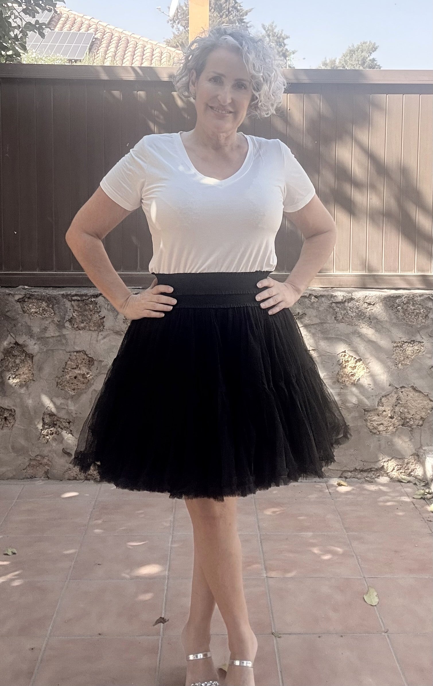Falda Corta de Tul Negro con Volantes y Cinturilla Elástica