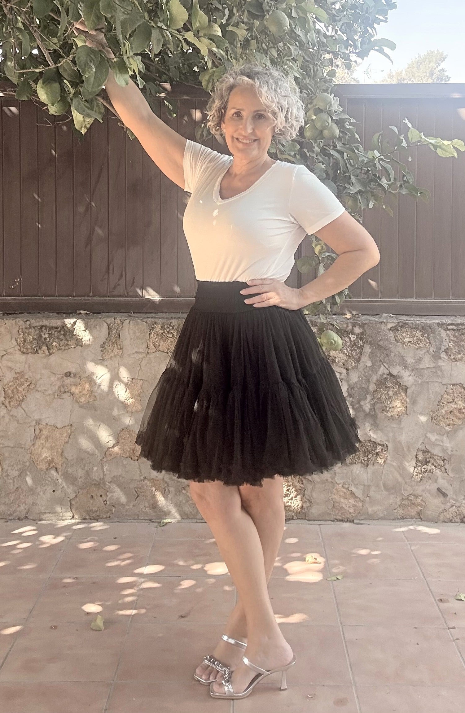 Falda Corta de Tul Negro con Volantes y Cinturilla Elástica
