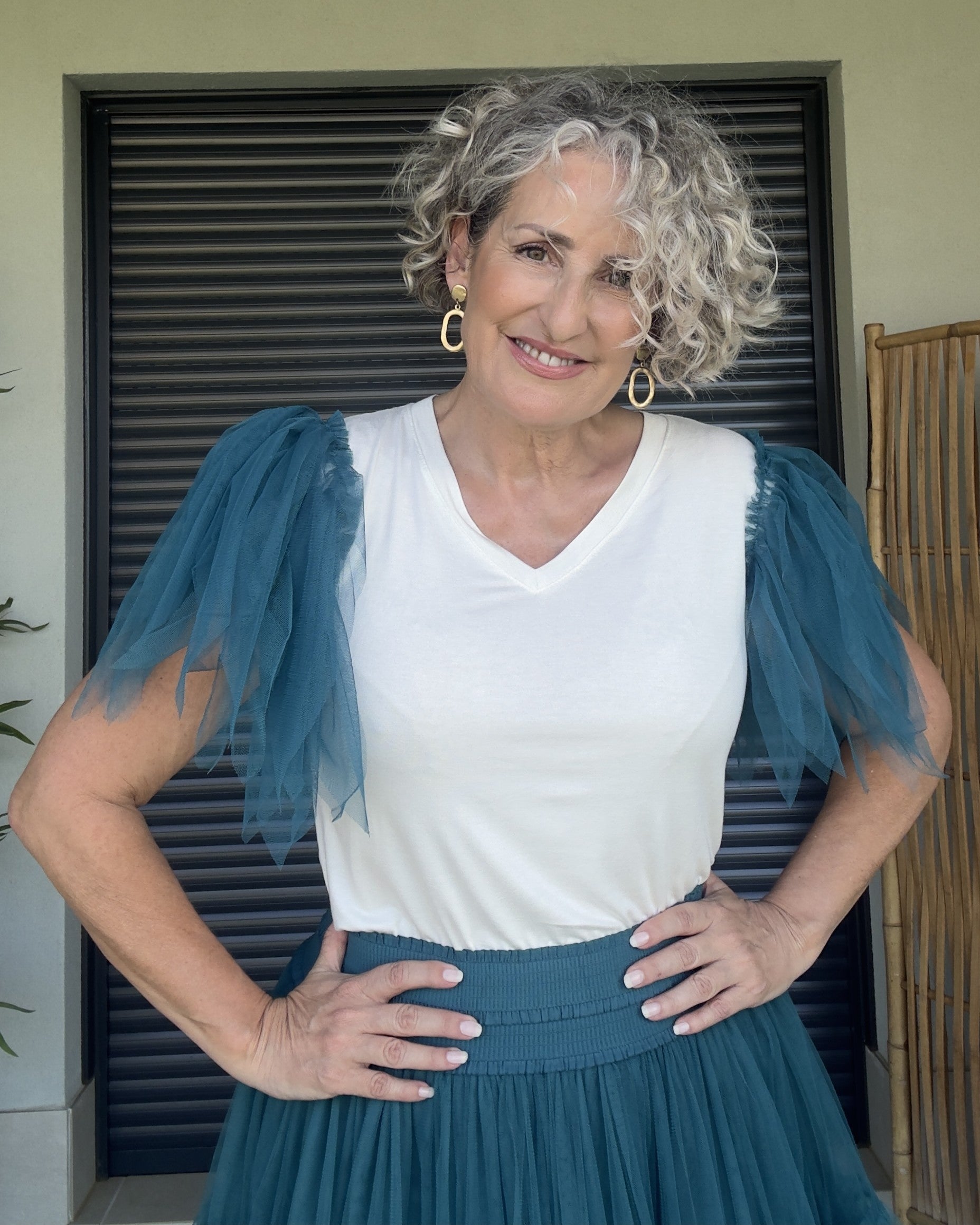 Camiseta Básica Blanca con Mangas de Tul Verde Azulado