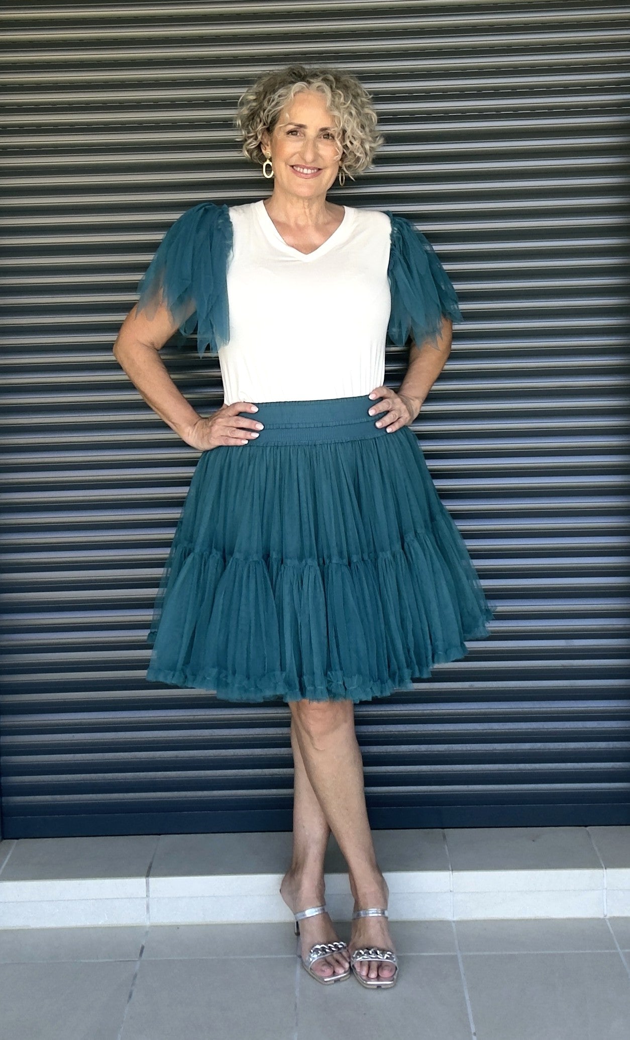 Falda Corta de Tul Verde Azulado con Volantes y Cinturilla Elástica