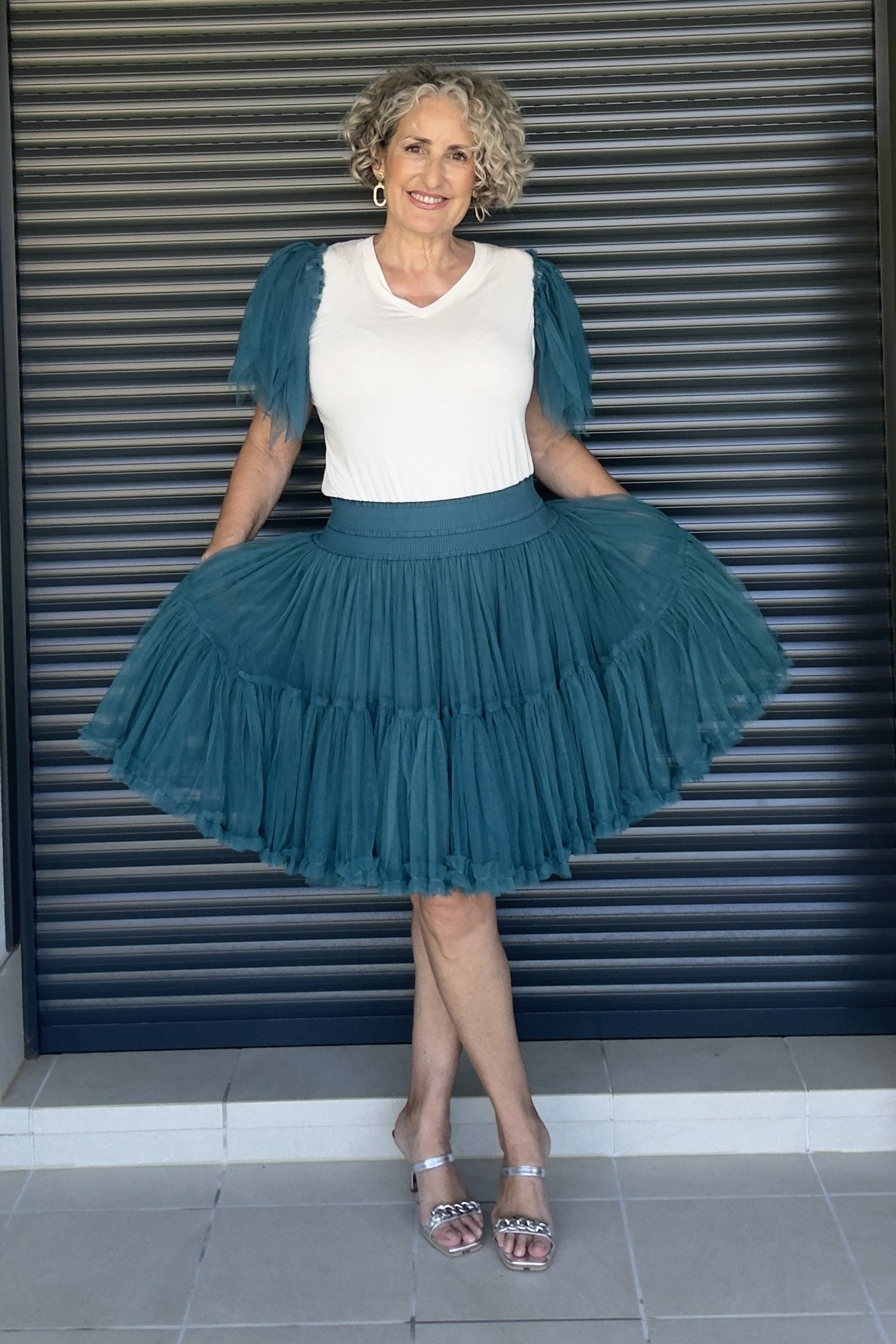 Falda Corta de Tul Verde Azulado con Volantes y Cinturilla Elástica