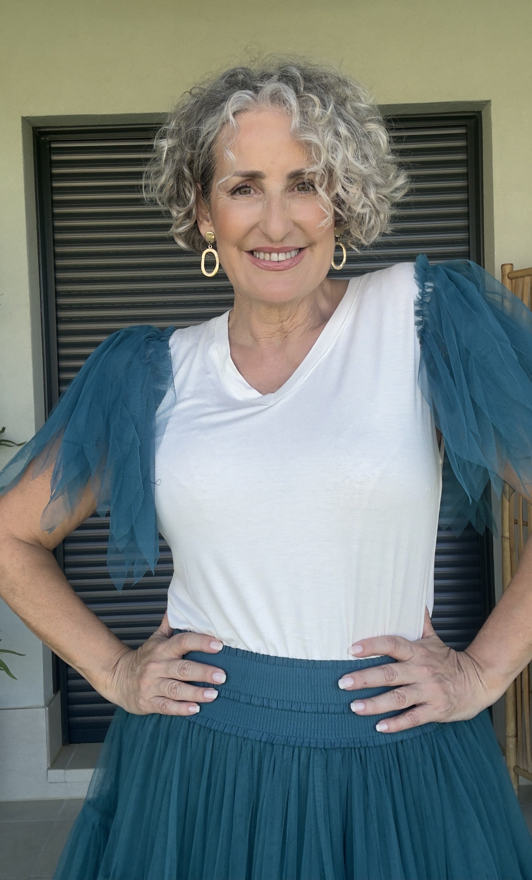 Camiseta Básica Blanca con Mangas de Tul Verde Azulado