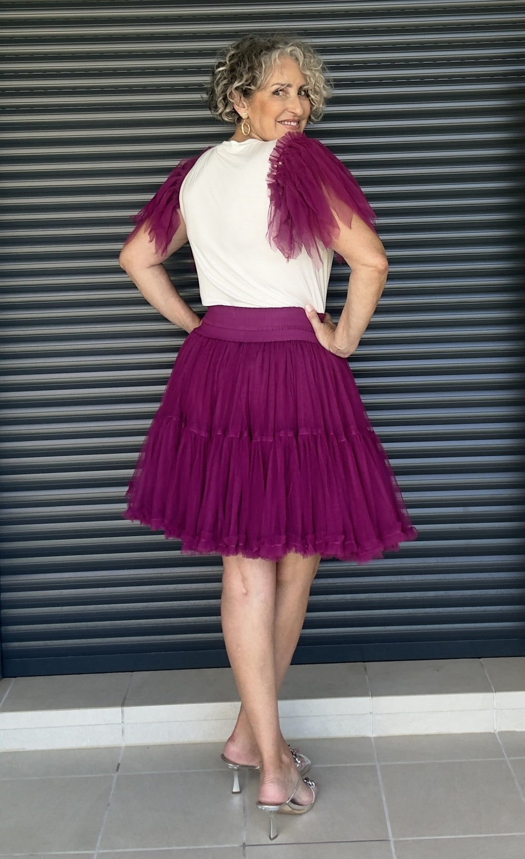 Falda Corta de Tul Fucsia con Volantes y Cinturilla Elástica