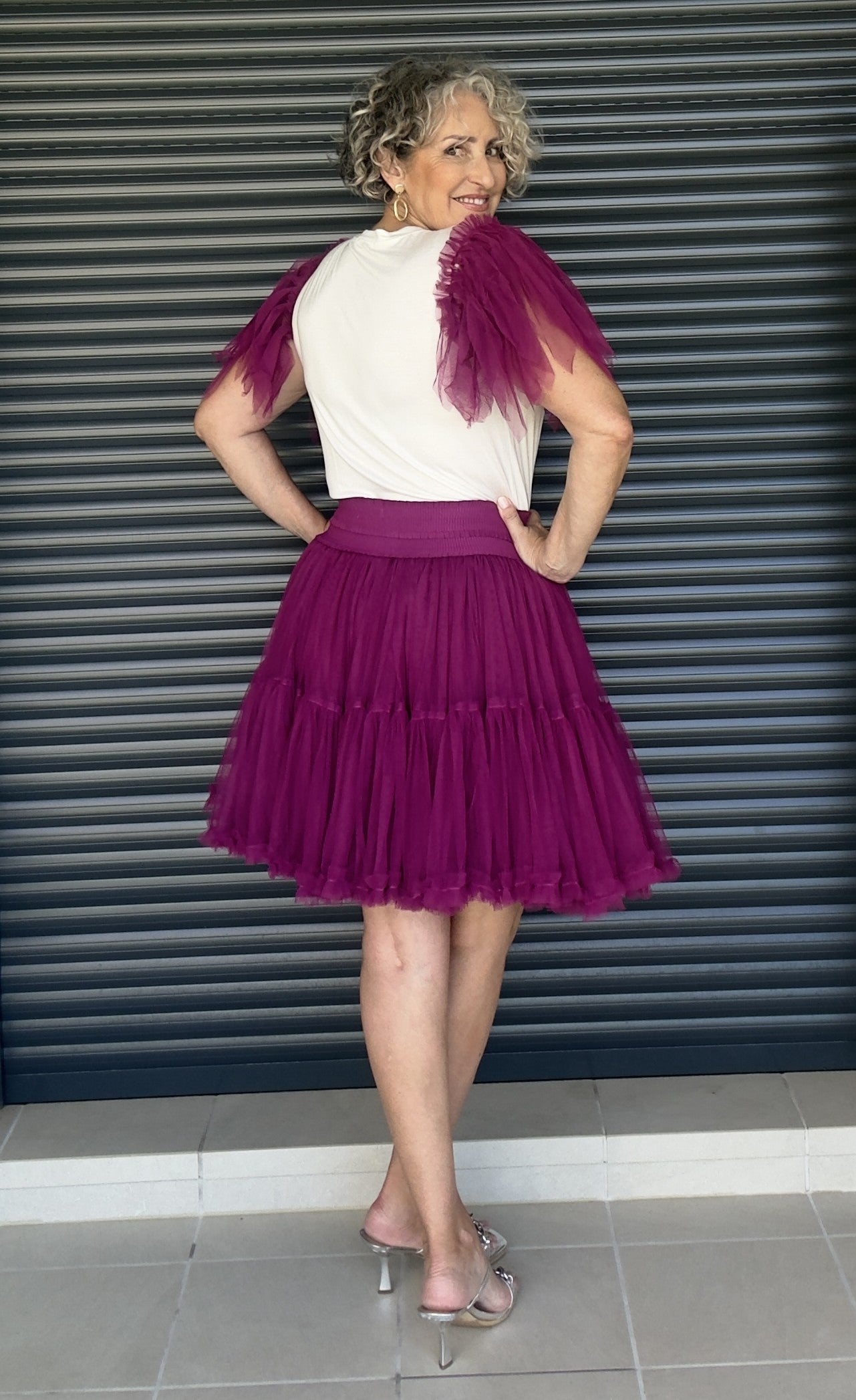 Falda Corta de Tul Fucsia con Volantes y Cinturilla Elástica