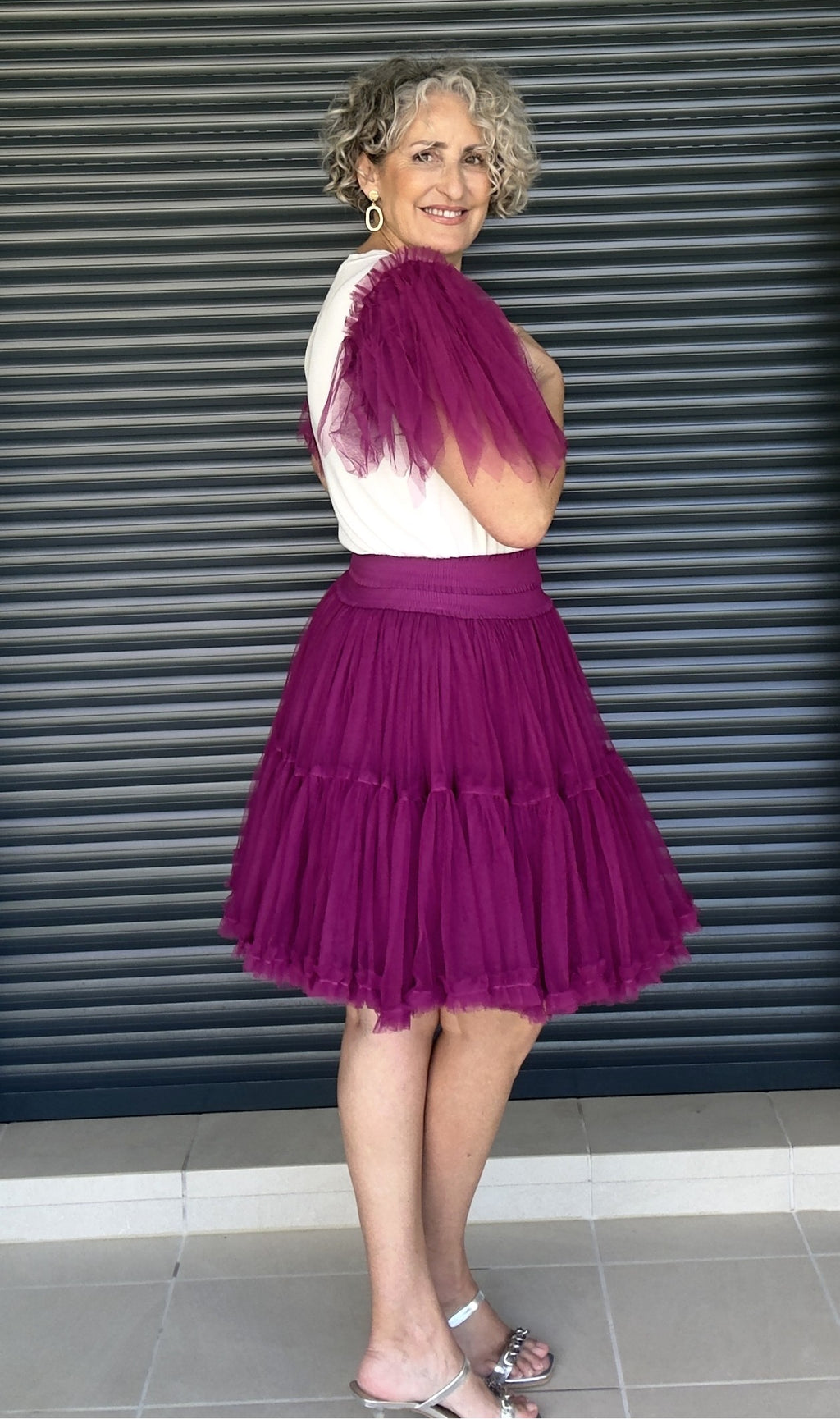 Falda Corta de Tul Fucsia con Volantes y Cinturilla Elástica