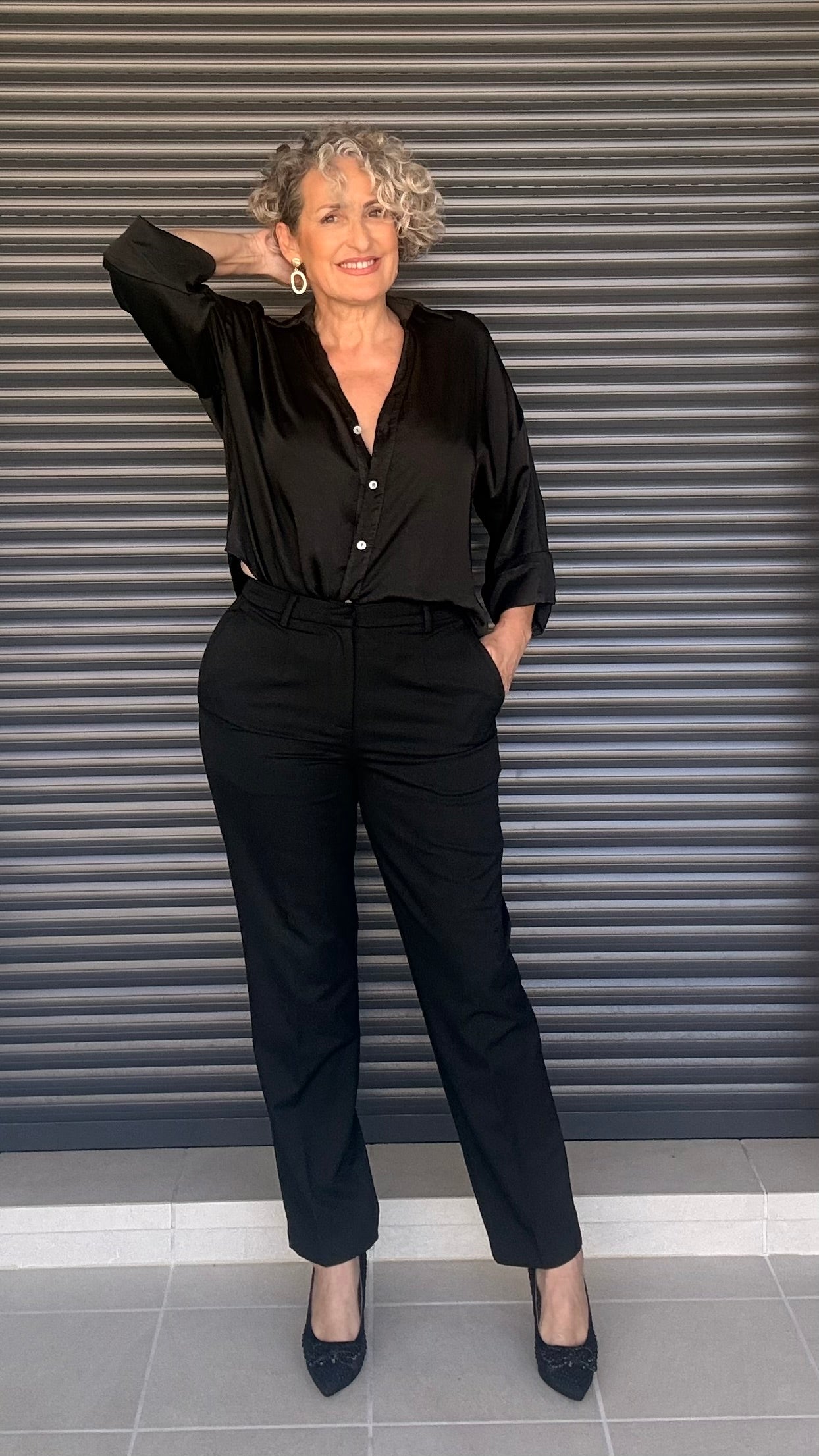 Pantalón Negro Recto Efecto Chino con Bolsillos Laterales