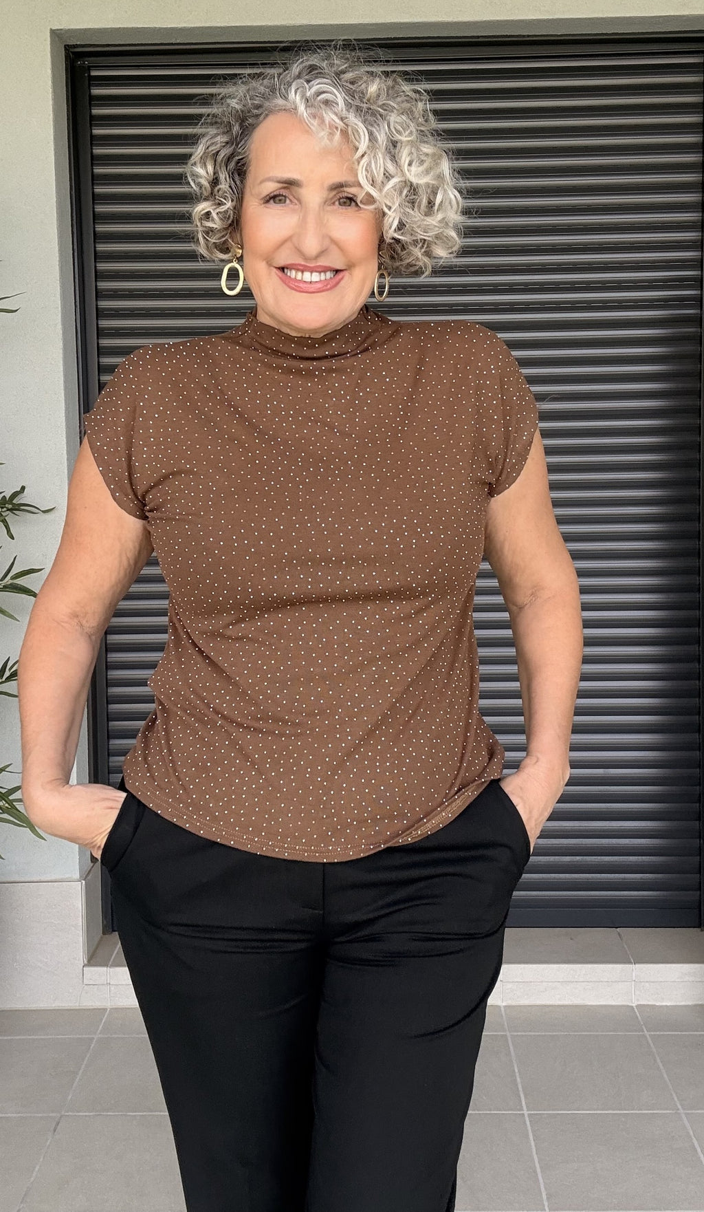 T-shirt basique marron avec zirconiums