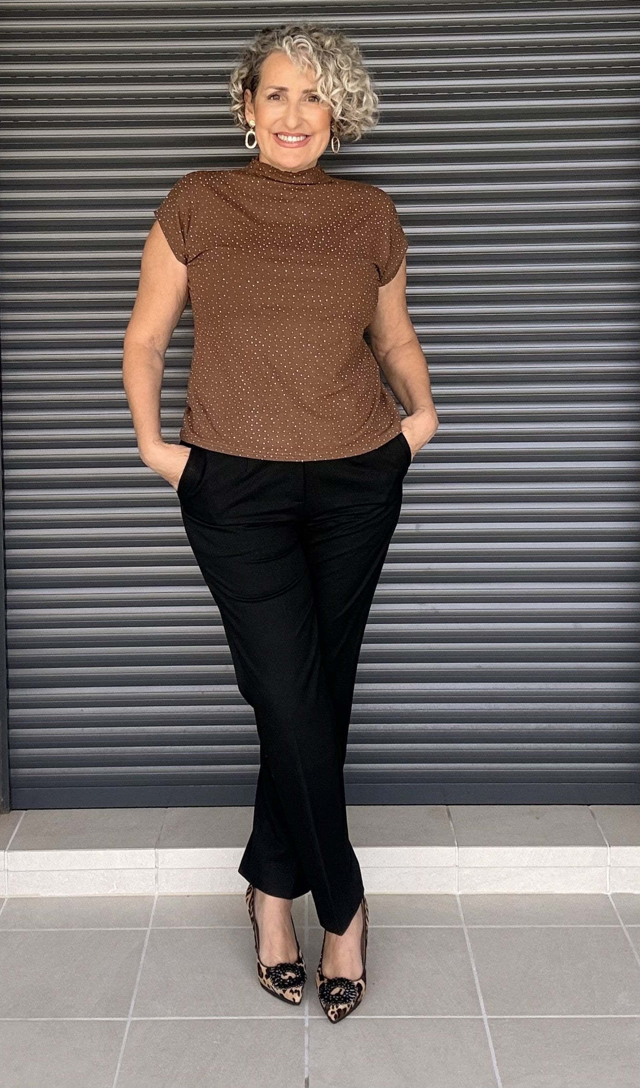 Camiseta Básica Marrón con Circonitas