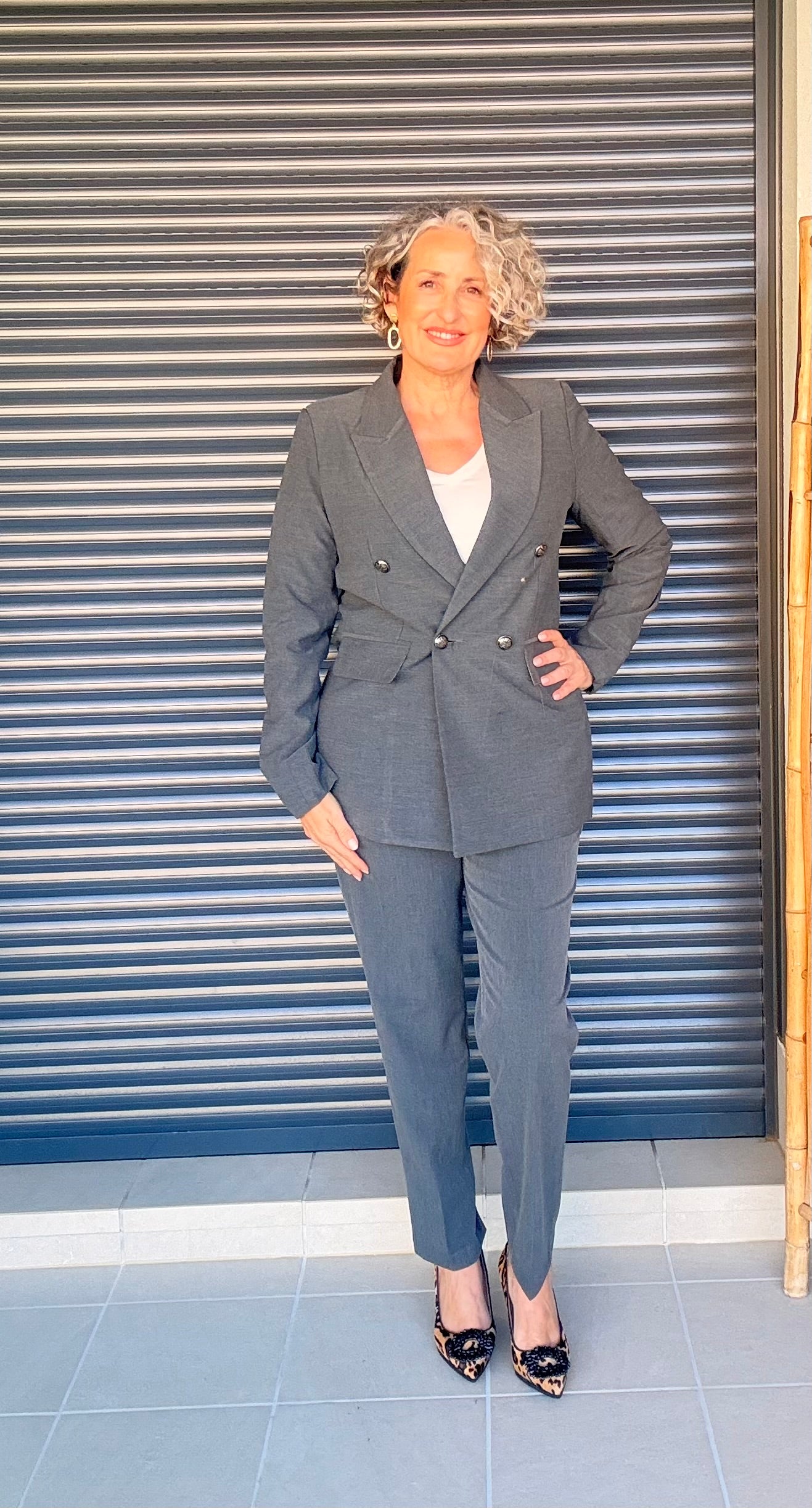 Chaqueta Cruzada Gris Botones Plateados