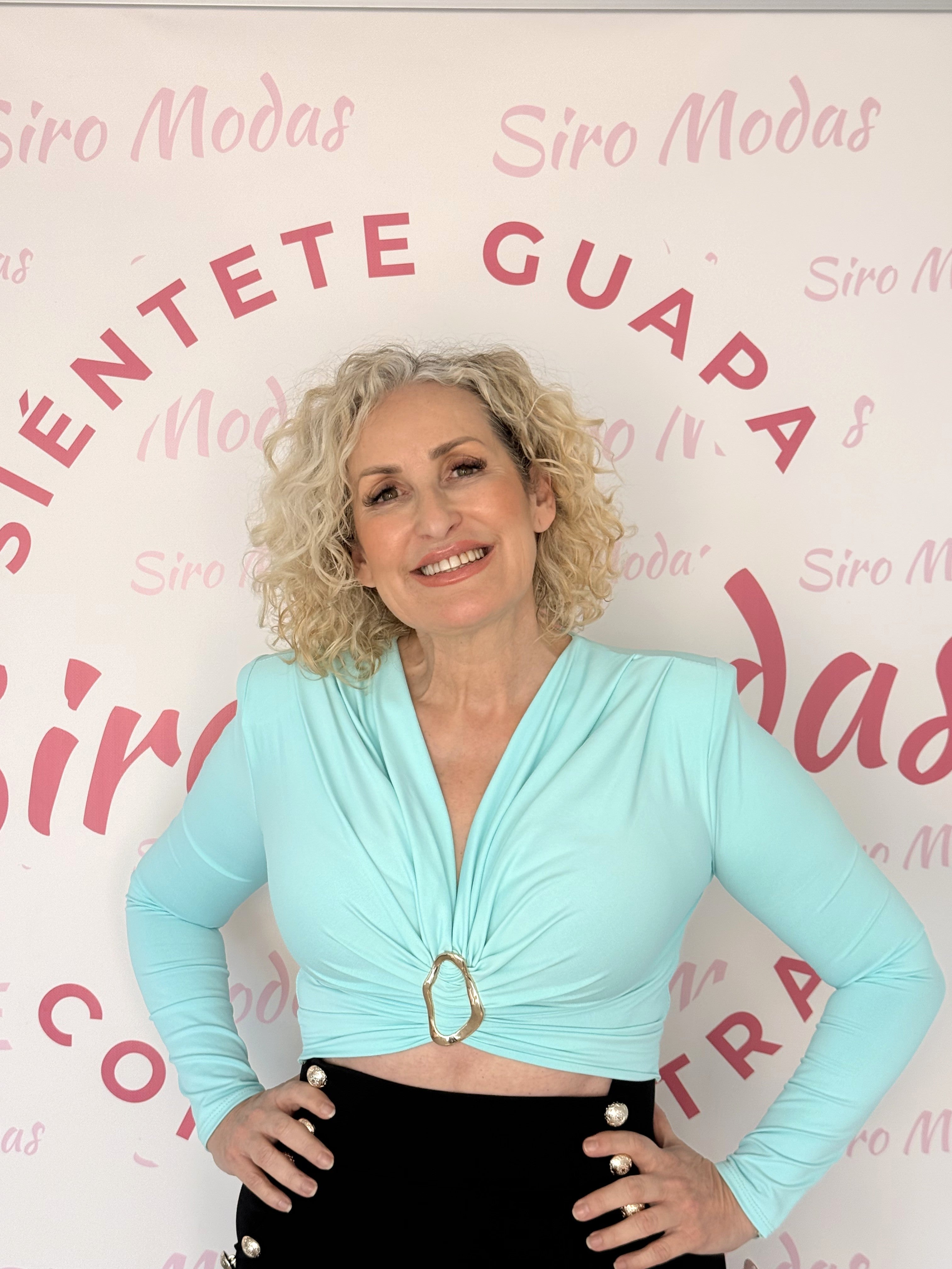 Top Drapeado con Broche Dorado
