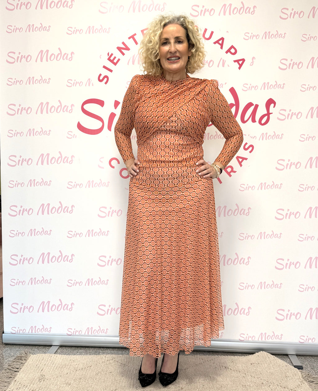Conjunto Dos Piezas: Falda de Capa y Jersey a Juego en Naranja y Negro