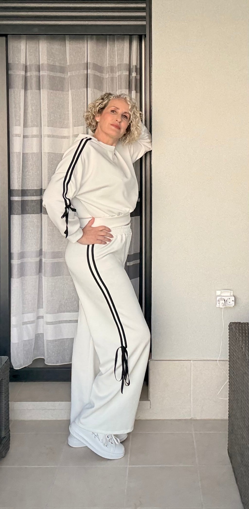 Pantalon fluide à jambes larges avec liseré latéral Blanc, Noir, Vert d'eau et Vert clair