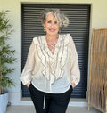Blusa de Gasa Beige con Ribetes Negros, Volantes y Cordón Cruzado