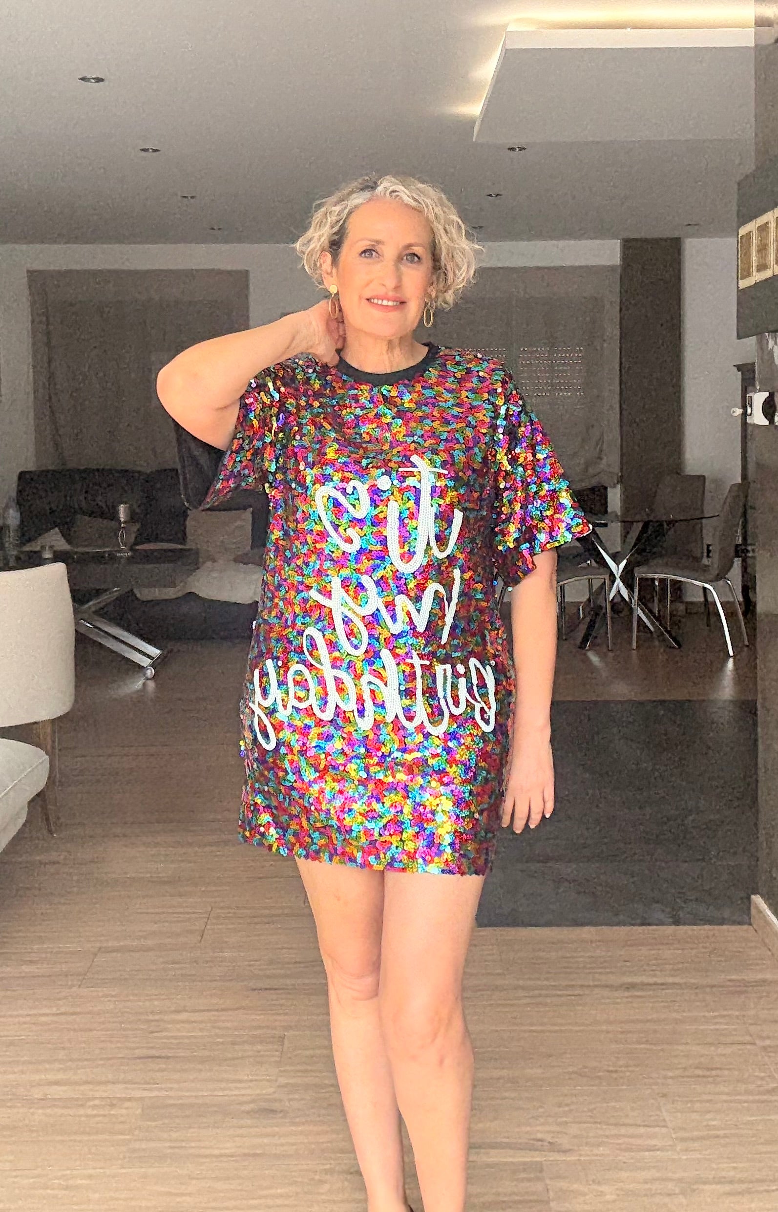 Robe à manches courtes à sequins arc-en-ciel 7 couleurs