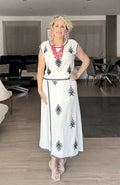 Conjunto Lino Blanco con Bordados Azul Marino | Blusa y Falda Pareo