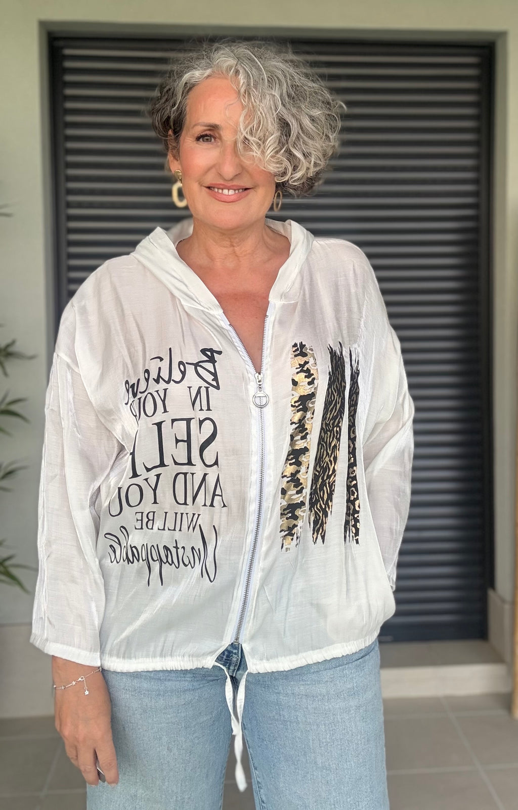 Cazadora Bomber Satinada Blanca con Capucha