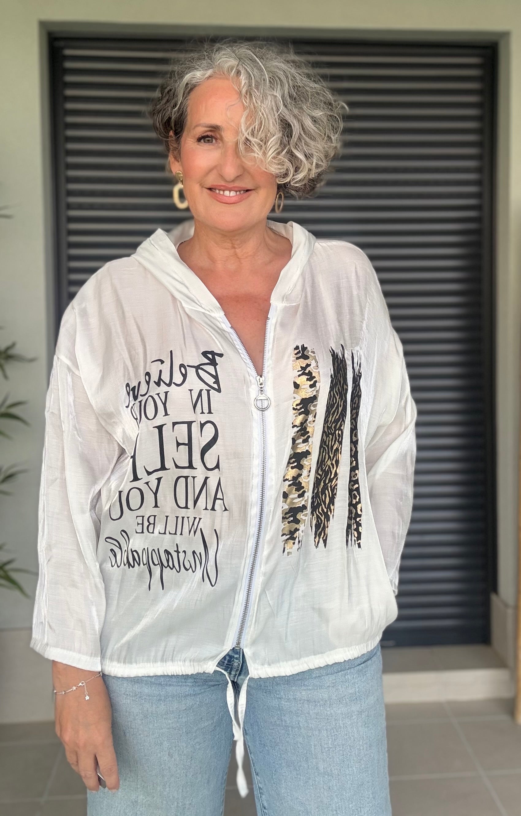 Cazadora Bomber Satinada Blanca con Capucha