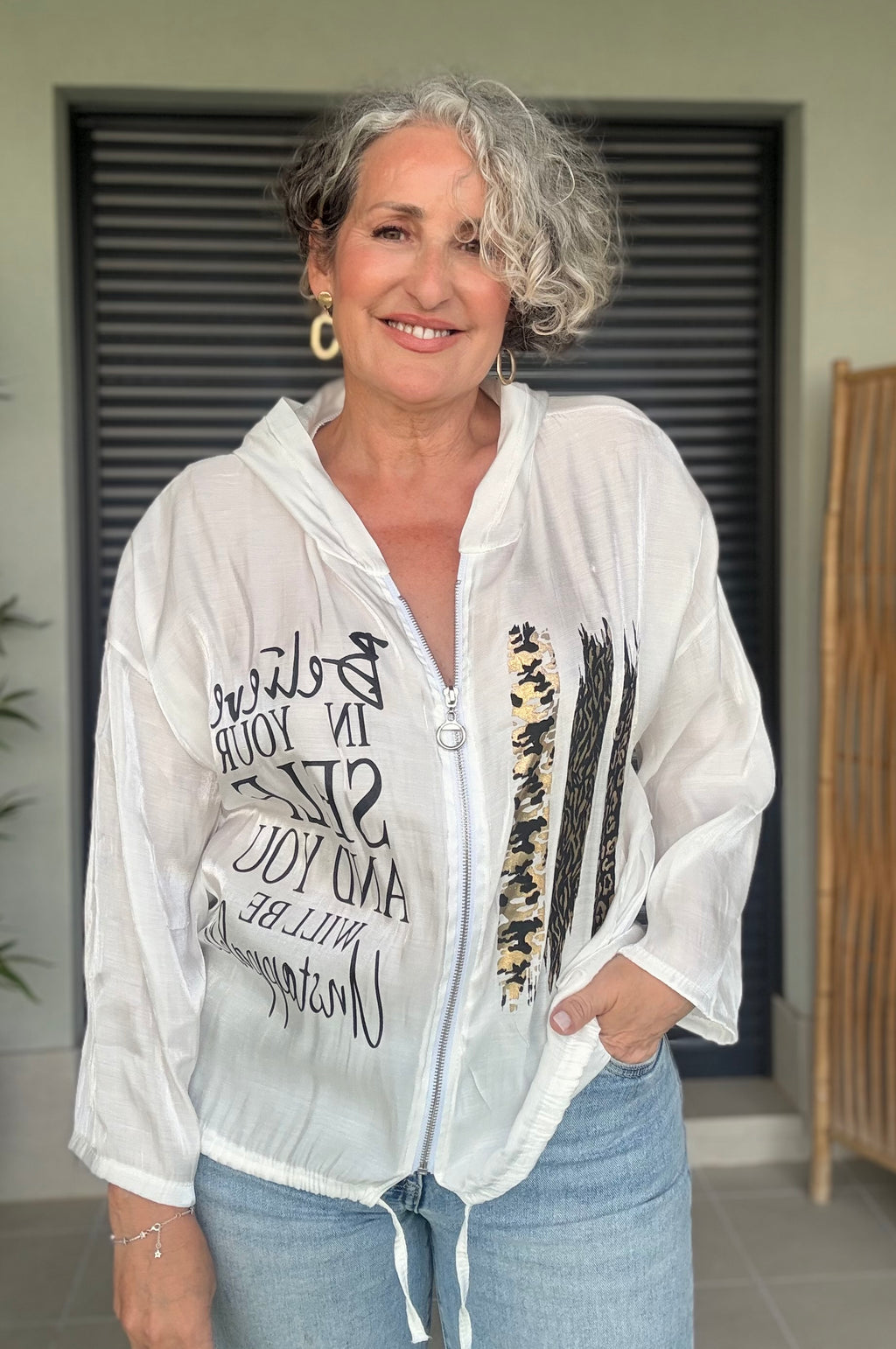 Cazadora Bomber Satinada Blanca con Capucha