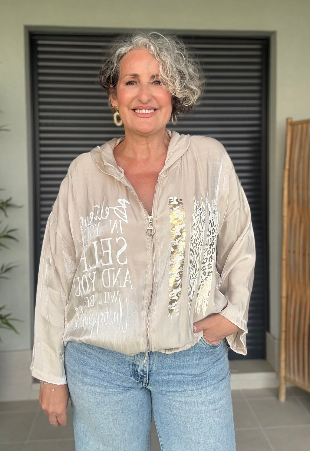 Cazadora Bomber Satinada Camel con Capucha