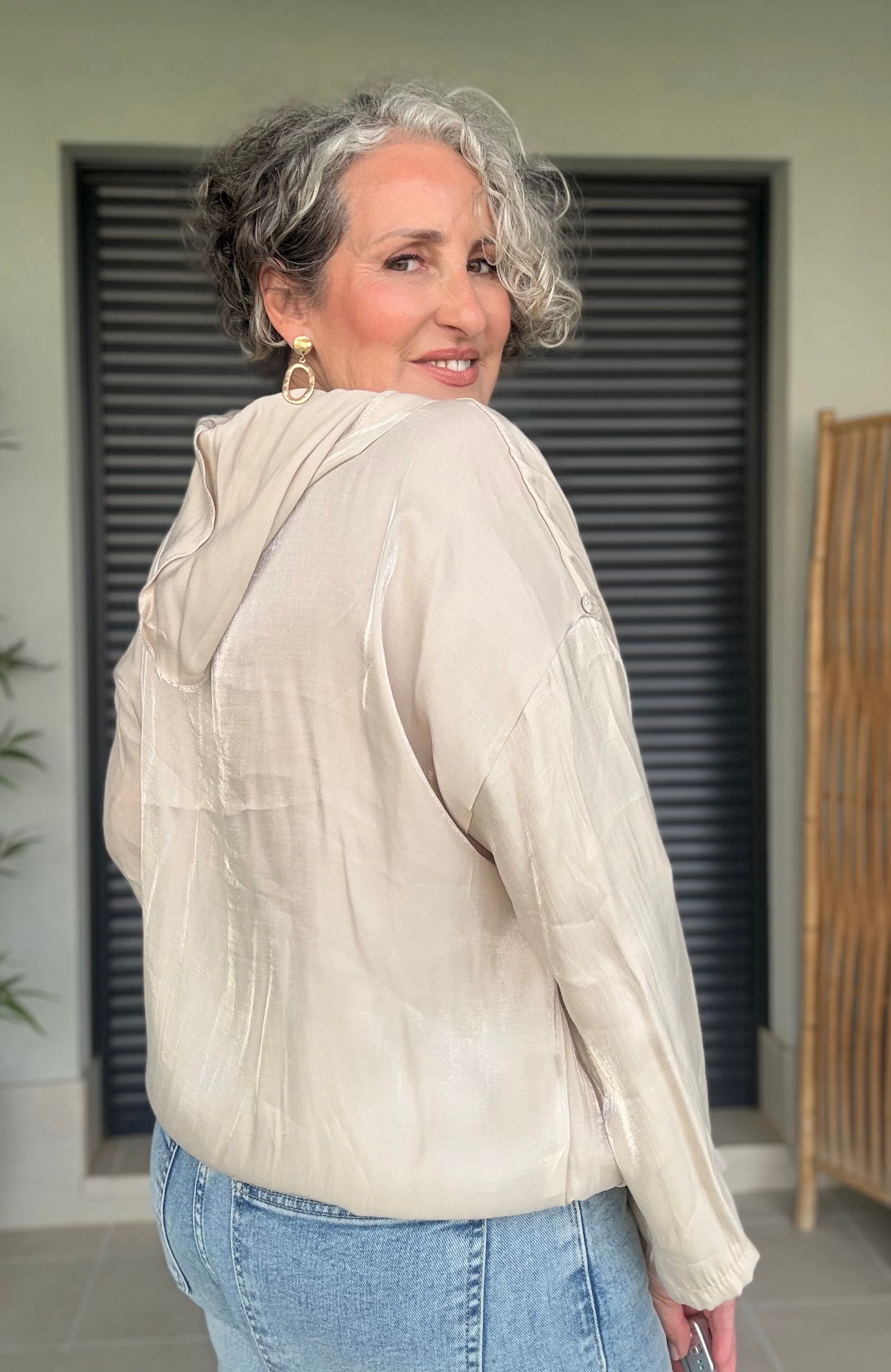 Cazadora Bomber Satinada Camel con Capucha