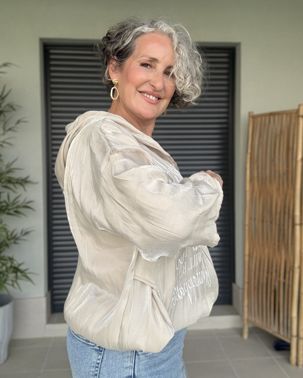 Cazadora Bomber Satinada Camel con Capucha