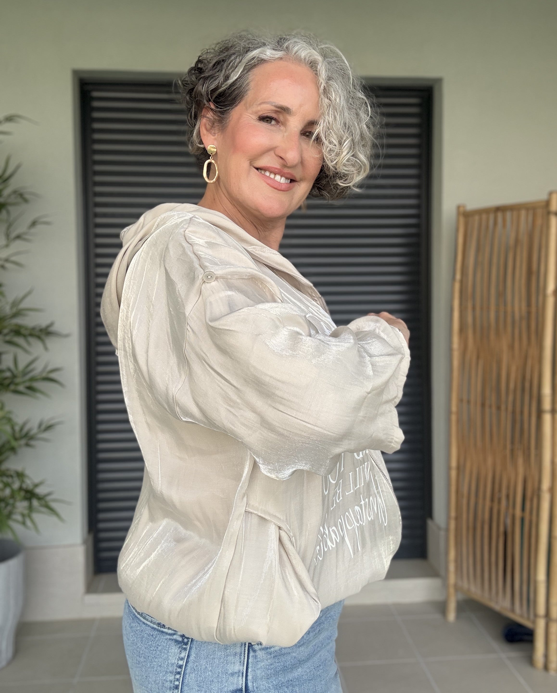 Cazadora Bomber Satinada Camel con Capucha