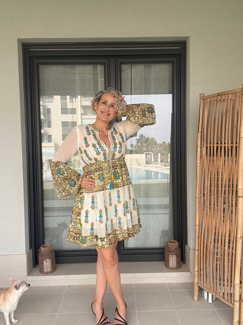 Vestido Artesanal Siya Bordado a Mano | Patchwork Verde con Adornos en Plata