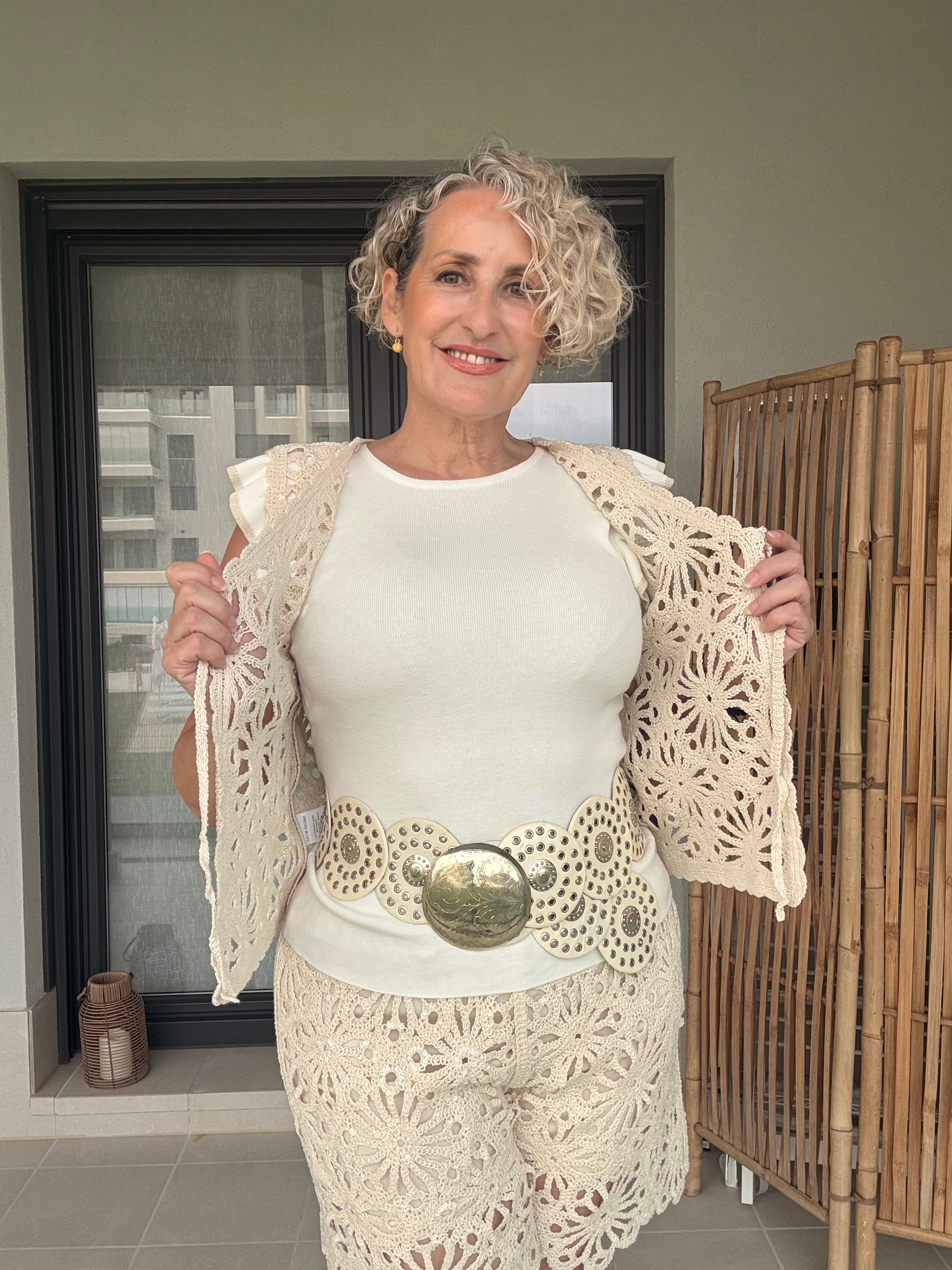 Conjunto Crochet Beige con Lentejuela | Chalequillo y Bermuda