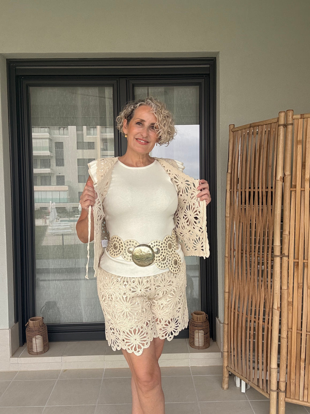 Ensemble Crochet Beige à Paillettes | Gilet et Bermuda