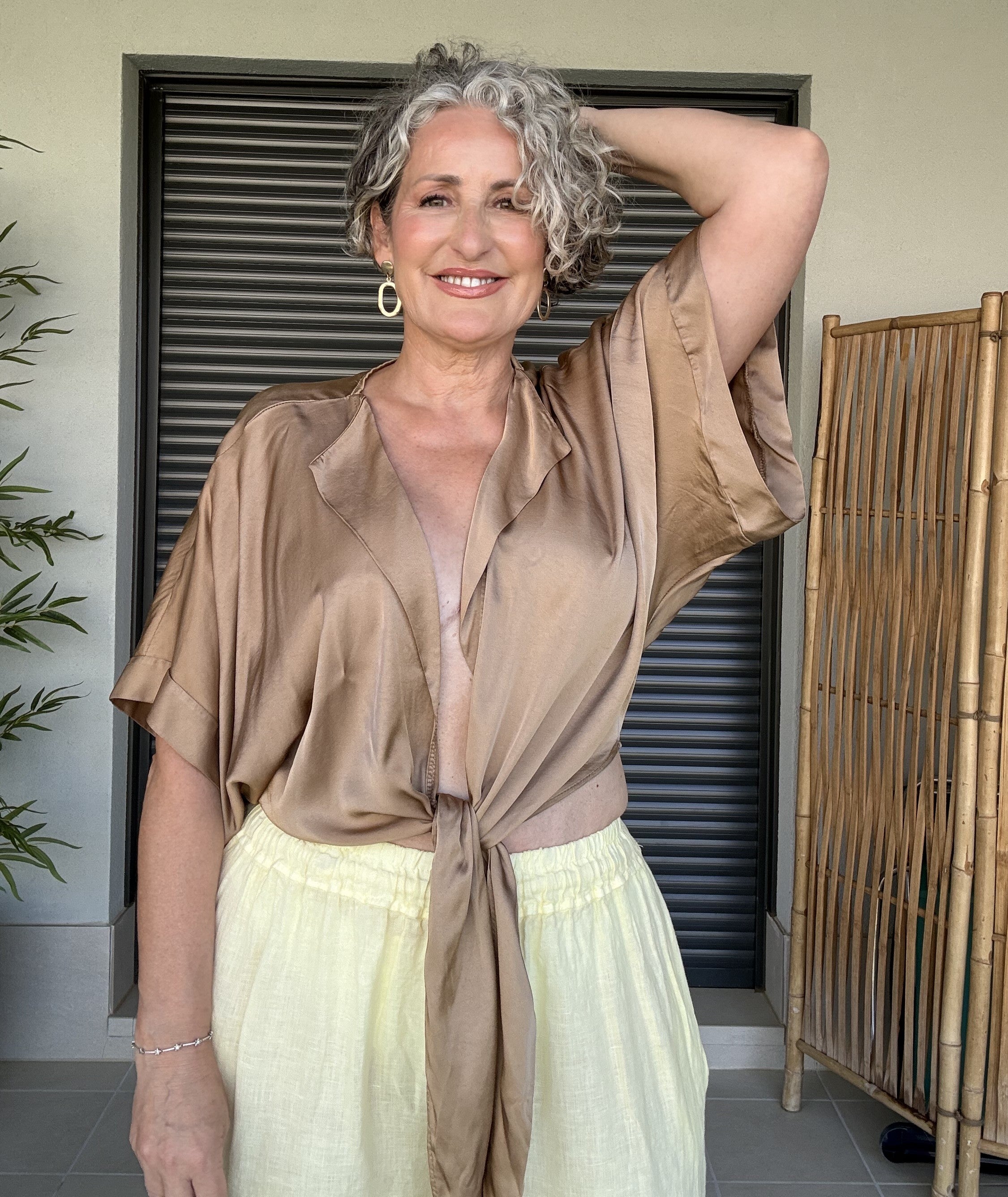 Blusa Multiposición Satinada Champán
