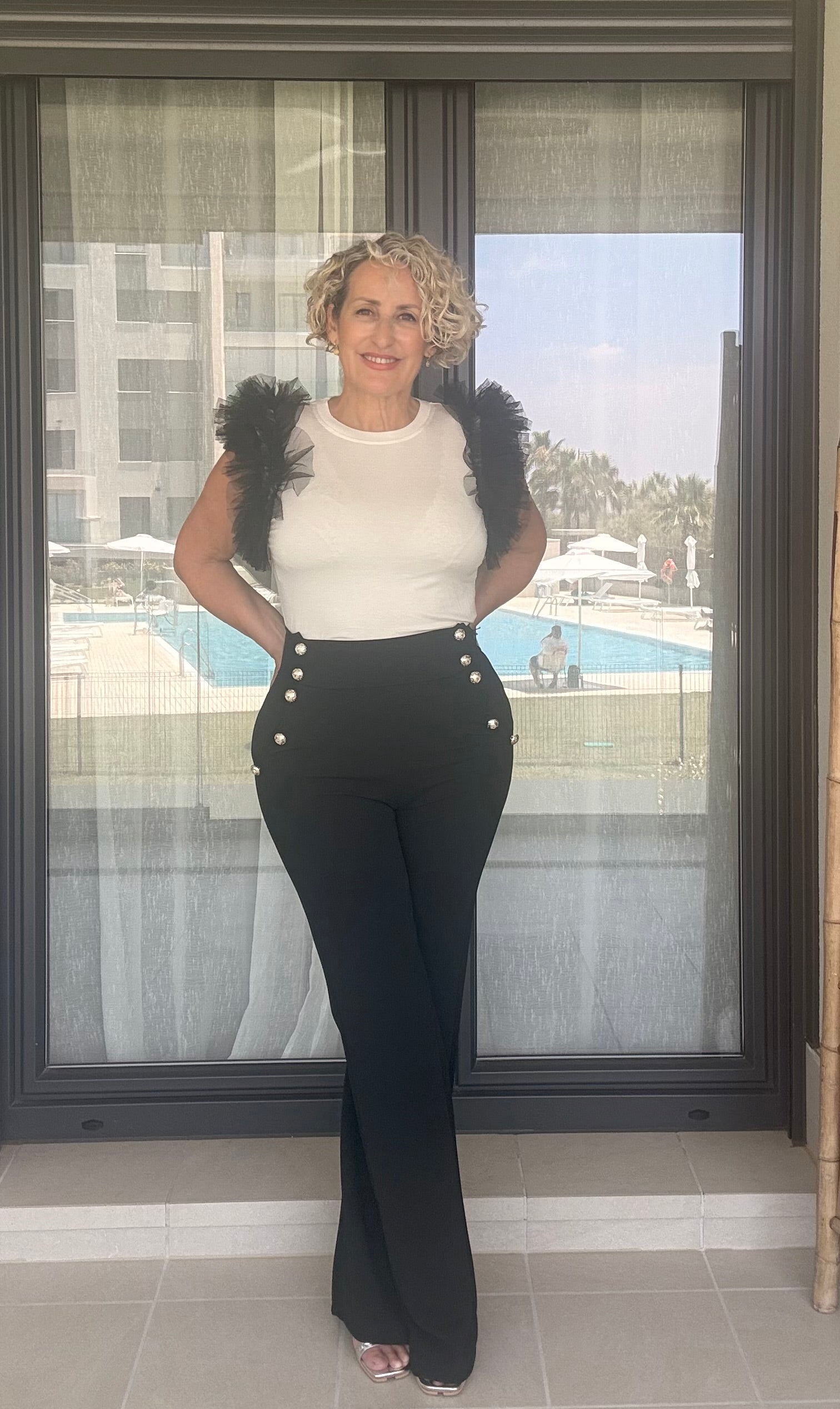 Pantalón Tiro Alto con Botones Dorados