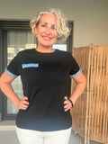Camiseta Negra Cuello Caja con Ribete Vaquero en Manga